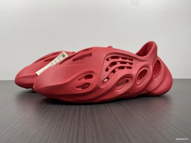 Adidas CW3355 Foam Yeezy Red 1014